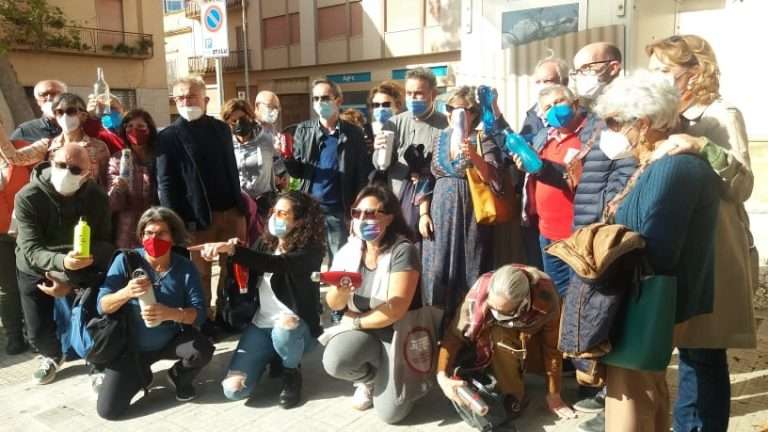 Marsala, sit-in per la riapertura della casa dell’acqua: “riapriamola subito!”