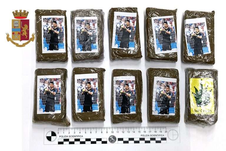 TRASPORTAVANO 1 KILO DI HASHISH: ARRESTATI DALLA POLIZIA DI STATO
